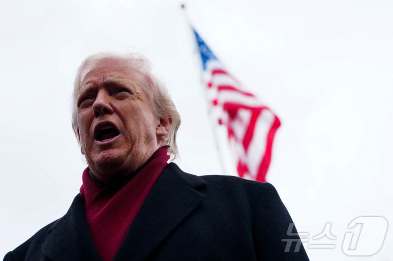 도널드 트럼프 미국 대통령이 22일(현지시간) 워싱턴DC 백악관에서 마린원(미 대통령 전용헬기)에 탑승하기에 앞서 기자들의 질문에 답하고 있다. 2025.11.22. ⓒ 로이터=뉴스1 ⓒ News1 류정민 특파원