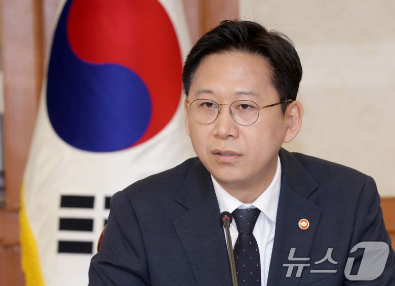 배경훈 과기부총리 겸 과학기술정보통신부 장관이 24일 오전 서울 종로구 정부서울청사에서 열린 과학기술관계장관회의에서 발언하고 있다. (공동취재) 2025.11.24/뉴스1 ⓒ News1 임세영 기자