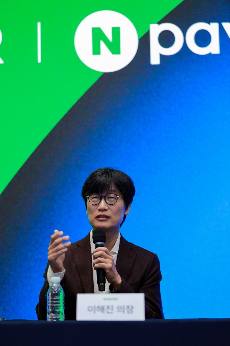 이해진 네이버 이사회 의장이 27일 경기 성남시의 네이버 사옥 1784에서 열린 네이버·네이버파이낸셜·두나무 공동 기자간담회에 참석했다. (네이버 제공)