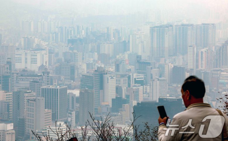 서울 용산구 남산에서 바라본 서울시내 아파트 단지 모습. 2025.11.24/뉴스1 ⓒ News1 이호윤 기자