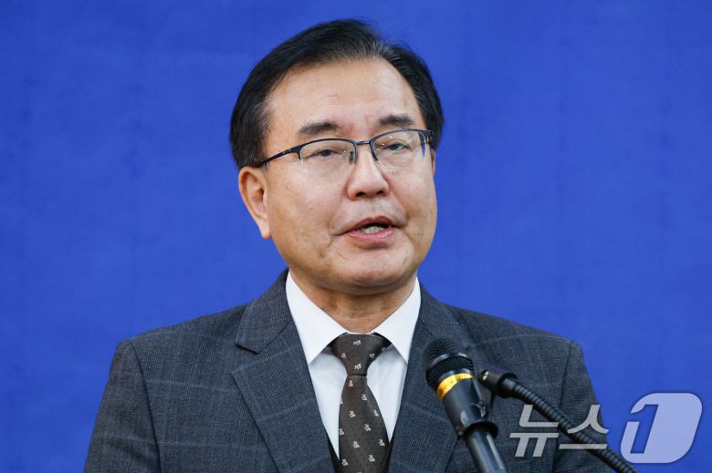 해병대원 순직사건 관련 의혹을 수사해 온 순직해병특검팀 이명현 특별검사가 28일 서울 서초구 해병특검 사무실에서 150일의 수사 일정을 마무리하며 최종 수사 결과를 발표하고 있다. 2025.11.28/뉴스1 ⓒ News1 안은나 기자