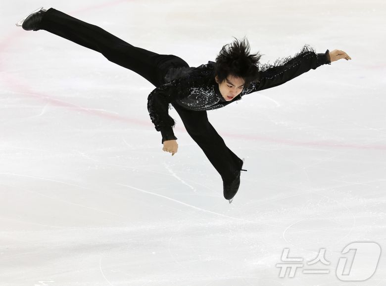 차준환(서울시청)이 29일 서울 양천구 목동아이스링크에서 열린 2025 KB금융 전국남녀 피겨스케이팅 회장배 랭킹대회 남자 시니어 쇼트프로그램에 출전해 연기를 펼치고 있다. 2025.11.29/뉴스1 ⓒ News1 김진환 기자