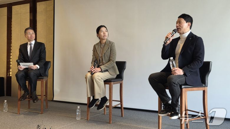 왼쪽부터 김경훈 오픈AI코리아 총괄 대표, 서아란 GS건설 DX·CX 혁신부문장 상무, 정영훈 LG유플러스 기업AI사업 담당 상무가 서울 중구 웨스틴조선호텔에서 열린 대담에서 발언하고 있다. 2025.12.4 뉴스1 ⓒ News1 김민석 기자