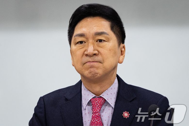 김기현 국민의힘 의원이 20일 서울 여의도 국회 의원회관에서 열린 울산국제정원박람회법안 입법 공청회에 자리하고 있다. 2025.11.20/뉴스1 ⓒ News1 유승관 기자