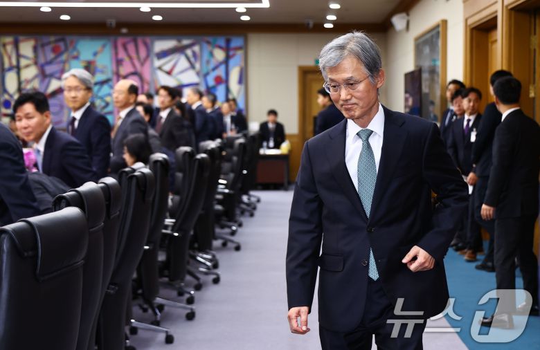 조희대 대법원장이 5일 오후 서울 서초구 대법원에서 열린 전국법원장회의에 참석하고 있다. (공동취재) 2025.12.5/뉴스1 ⓒ News1 장수영 기자