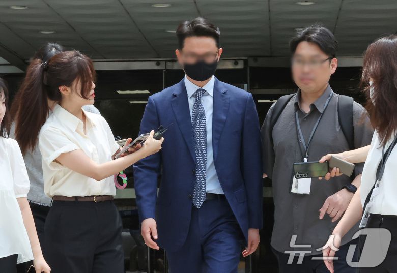 윤석열 전 대통령의 부인 김건희 여사에게 청탁할 목적으로 명품 가방과 목걸이를 전달한 혐의를 받는 전 통일교 세계본부장 윤 모 씨. 2025.7.30/뉴스1 ⓒ News1 장수영 기자