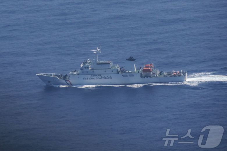 23일(현지시간) 중국 군의 대만을 사실상 포위하는 대규모 군사 훈련에 대응해 대만 함정이 순찰을 하고 있다. 2024.05.24 ⓒ AFP=뉴스1 ⓒ News1 우동명 기자