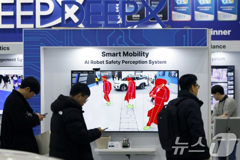 3일 서울 강남구 삼성동 코엑스에서 열린 2025 코리아 테크 페스티벌 인공지능(AI) 반도체 기업 딥엑스(DEEPX)에 스마트 모빌리티 관련 인식 시스템이 시연되고 있다. 2025.12.3/뉴스1 ⓒ News1 박정호 기자