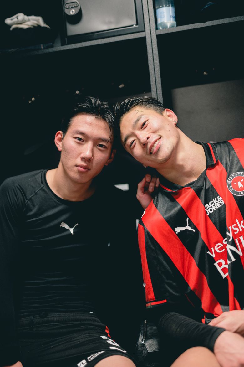 미트윌란 조규성(오른쪽)과 이한범. (미트윌란 페이스북 캡처)