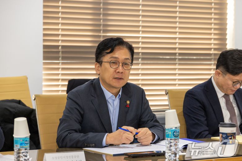 이병권 중기부 제2차관이 5일 홈플러스에 입점중인 소상공인을 만나 대화를 나눴다 (중기부 제공)