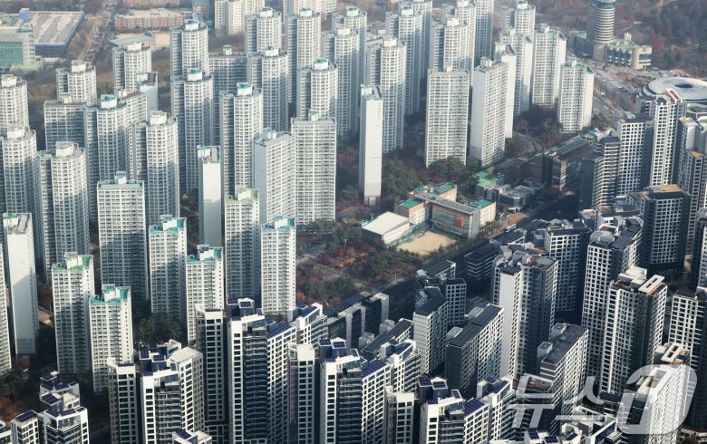 서울 송파구 서울스카이에서 서울의 아파트 단지가 보이고 있다. /뉴스1 ⓒ News1 장수영 기자