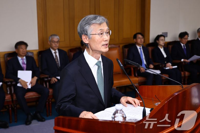 조희대 대법원장이 5일 오후 서울 서초구 대법원에서 열린 전국법원장회의에서 인사말을 하고 있다. (공동취재) ⓒ News1 장수영 기자