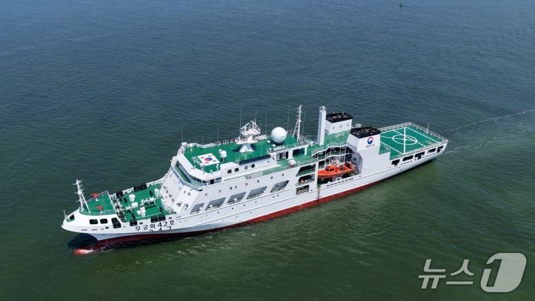 4500톤급 대형 국가어업지도선 무궁화 42호(해양수산부 제공)
