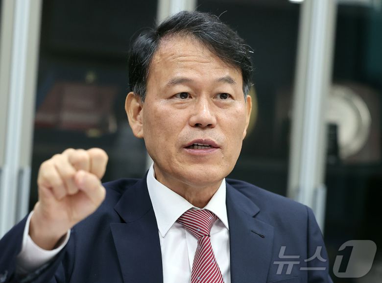 국회 정무위원회 위원장인 윤한홍 국민의힘 의원이 24일 서울 영등포구 여의도 국회의원회관에서 뉴스1과 인터뷰를 하고 있다. 2025.9.24/뉴스1 ⓒ News1 김진환 기자