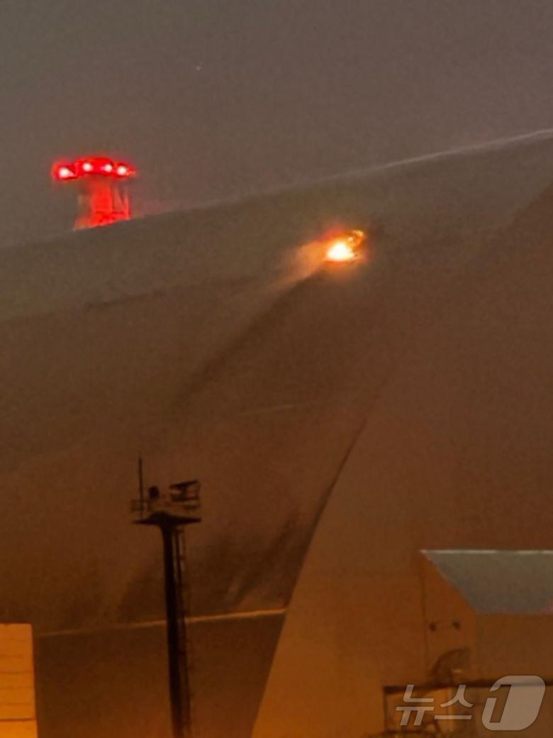 우크라이나 체르노빌 원자력발전소를 표적으로 러시아가 드론 공격을 하면서 방호덮개가 손상됐다. 2025.2.14 ⓒ AFP=뉴스1 ⓒ News1 강민경 기자