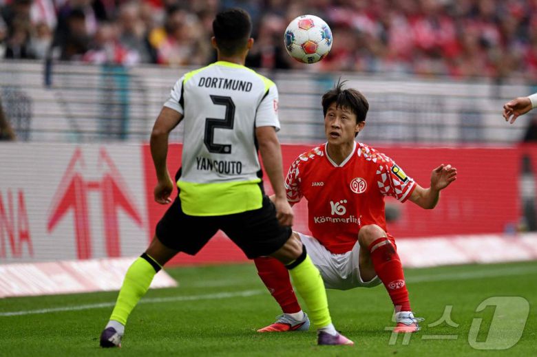 마인츠의 이재성(오른쪽) ⓒ AFP=뉴스1