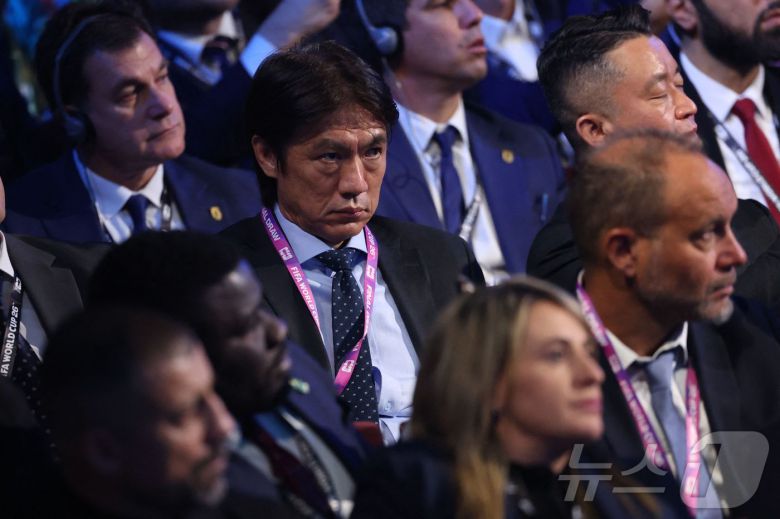2026 북중미 월드컵 조 추첨에 참가한 홍명보 감독.  ⓒ AFP=뉴스1