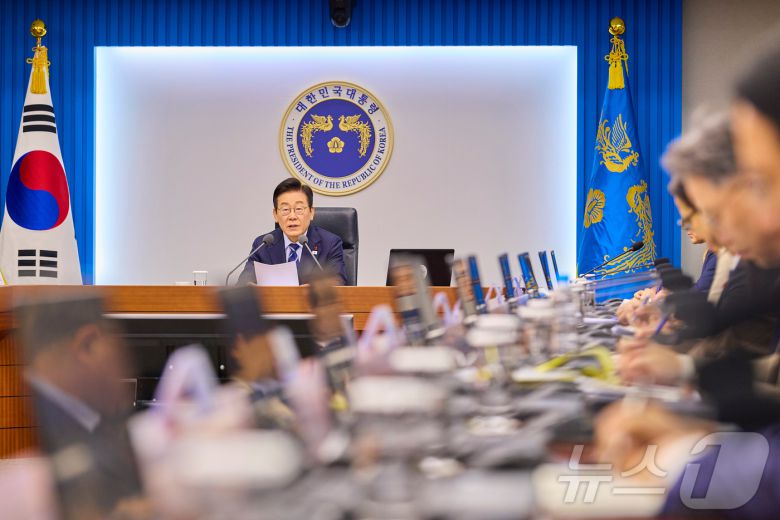 이재명 대통령이 4일 서울 용산 대통령실 청사에서 열린 수석보좌관회의에서 발언하고 있다. (대통령실 제공. 재판매 및 DB 금지) 2025.12.4/뉴스1 ⓒ News1 이재명 기자