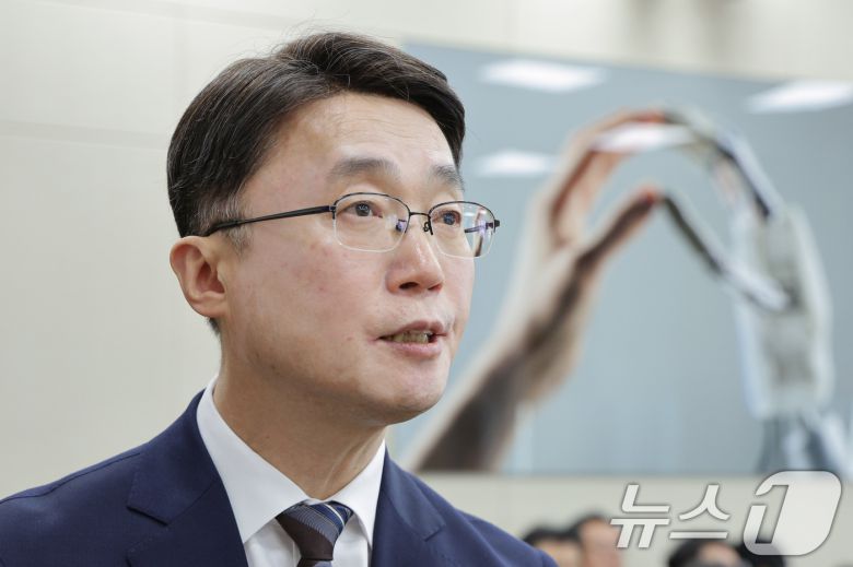 류제명 과학기술정보통신부 제2차관이 7일 서울 여의도 국회에서 열린 과학기술정보방송통신위원회 전체회의에서 내년도 예산안 관련 제안설명을 하고 있다. 2025.11.7/뉴스1 ⓒ News1 신웅수 기자