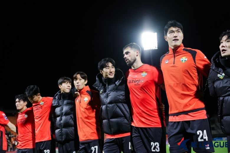 부리람 유나이티드 원정을 떠난 강원FC 선수단. (한국프로축구연맹 제공)