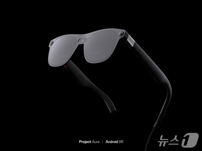 구글 안드로이드 AI 글라스 Aura XREAL Glasses - Black Background(구글 안드로이드 개발자 블로그 갈무리)
