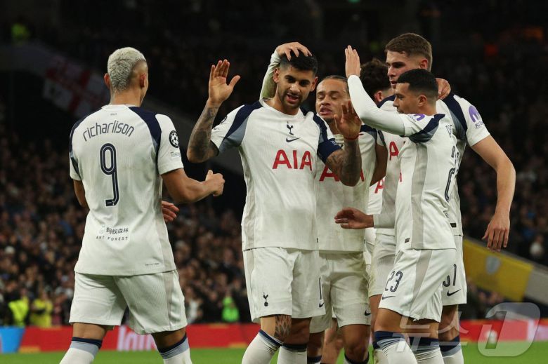 토트넘 홋스퍼가 10일(한국시간) 열린 2025-26 UEFA 챔피언스리그 슬라비아 프라하전에서 3-0 대승을 거뒀다. ⓒ AFP=뉴스1