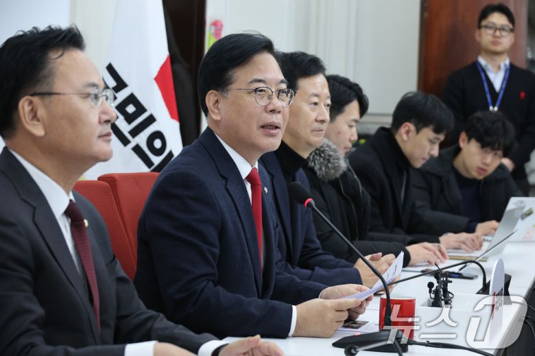 송언석 국민의힘 원내대표가 10일 서울 여의도 국회에서 현안 관련 기자간담회를 하고 있다. 2025.12.10/뉴스1 ⓒ News1 신웅수 기자