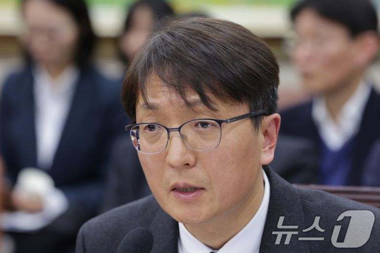 박대준 쿠팡 대표이사가 3일 서울 여의도 국회 정무위원회에서 열린 쿠팡 개인정보 유출 관련 현안질의에서 의원 질의에 답변하고 있다. 2025.12.3/뉴스1 ⓒ News1 신웅수 기자