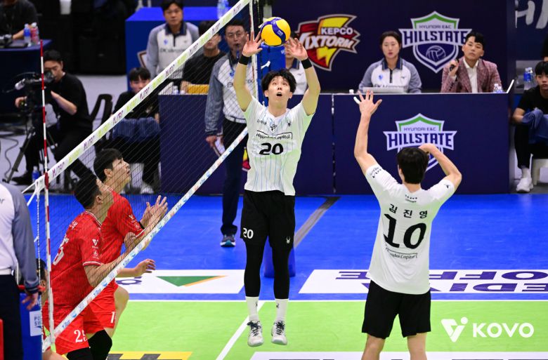 현대캐피탈 이준협과 김진영. (KOVO 제공)