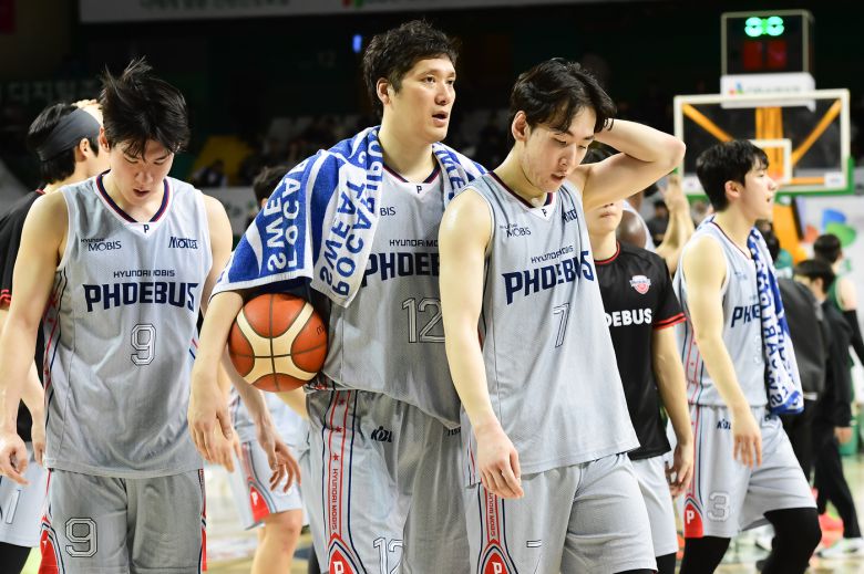 프로농구 울산 현대모비스가 13일 7연패를 당하며 10위로 미끄러졌다. (KBL 제공)