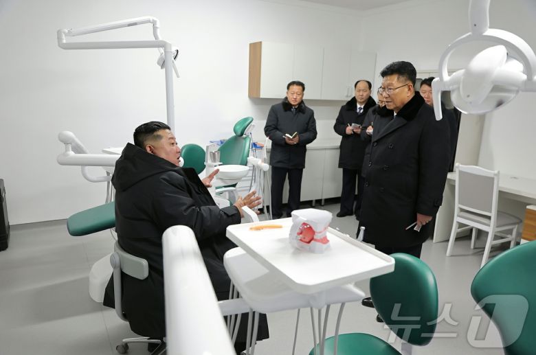 (평양 노동신문=뉴스1) = 북한 노동당 기관지 노동신문은 전날인 13일 구성시 병원 준공식이 김정은 당 총비서의 참석하에 성대히 진행됐다고 14일 보도했다. [국내에서만 사용가능. 재배포 금지. DB 금지. For Use Only in the Republic of Korea. Redistribution Prohibited] rodongphoto@news1.kr