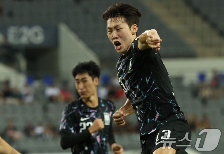 2025 동아시아축구연맹(EAFF) E-1 챔피언십에 출전한 강상윤. /뉴스1 ⓒ News1 김영운 기자