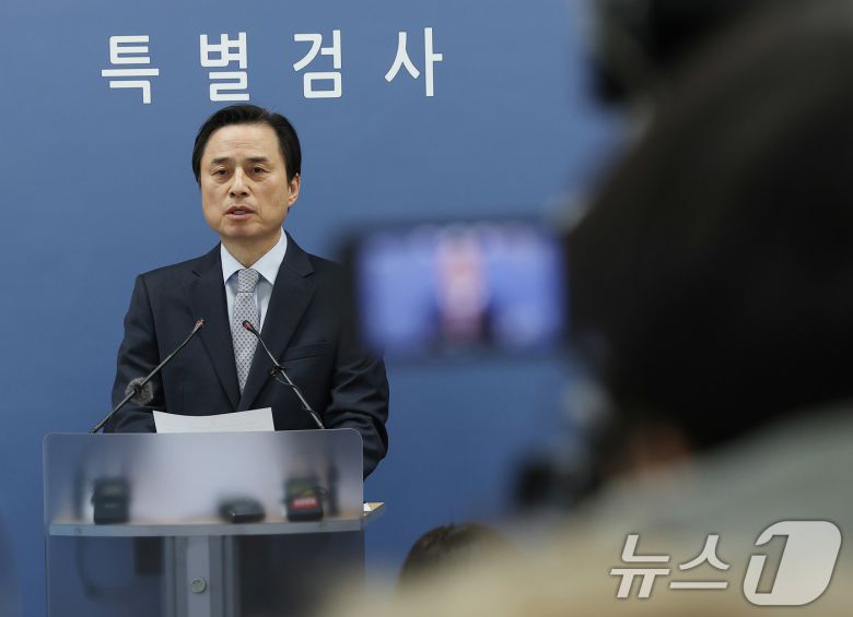 조은석 특별검사가 15일 서울 서초구 서울고검 기자실에서 12·3 비상계엄 사태 관련 내란·외환 사건 최종 수사 결과를 발표하고 있다. (공동취재) 2025.12.15/뉴스1 ⓒ News1 박지혜 기자