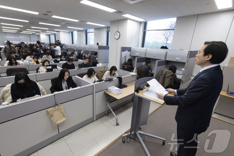 12·3 비상계엄 관련 내란·외환 의혹을 수사했던 내란 특검팀의 조은석 특별검사가 15일 오전 서울 서초구 고등검찰청에서 180일간의 수사 기간을 마치고 최종 수사 결과를 발표하고 있다. (공동취재) 2025.12.15/뉴스1 ⓒ News1 박지혜 기자