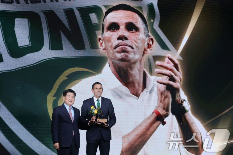 부활한 전북은 좋은 분위기를 이어가기 위해 새 사령탑 찾기에 고심하고 있다. ⓒ News1 이광호 기자