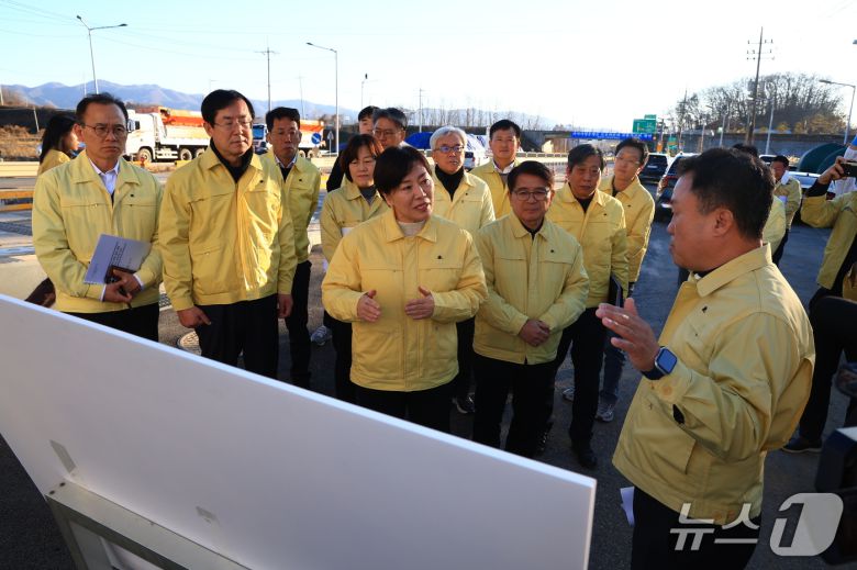 송미령 농림축산식품부 장관은 21일 충북 청주를 찾아 방역관리 실태를 점검했다(농식품부 제공). ⓒ 뉴스1