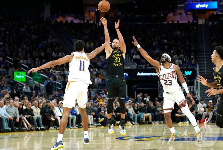 골든스테이트 워리어스의 간판 슈터 스테픈 커리(30번). ⓒ AFP=뉴스1