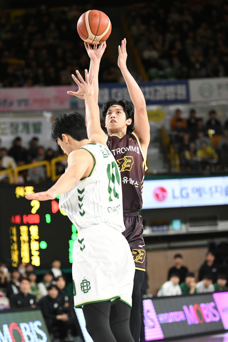 선두 창원 LG의 고공행진을 이끈 칼 타마요. (KBL 제공)
