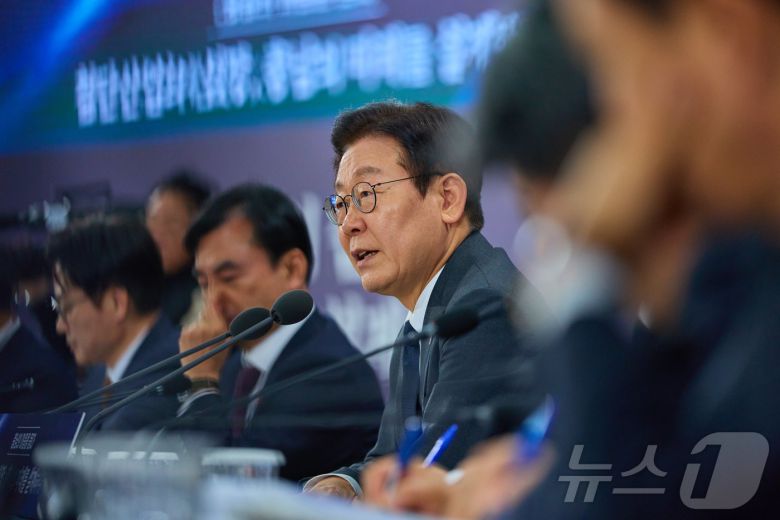 이재명 대통령이 지난 5일 충남 천안시 한국기술교육대학교에서 열린 '충남의 마음을 듣다' 타운홀미팅에서 발언하고 있다. (대통령실 제공. 재판매 및 DB 금지) 2025.12.5/뉴스1 ⓒ News1 이재명 기자