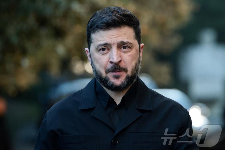 9일(현지시간) 볼로디미르 젤렌스키 우크라이나 대통령이 레오 14세 교황을 만나기 위해 교황 별장인 이탈리아 카스텔 간돌포에 도착한 모습. 2025.12.09 ⓒ 로이터=뉴스1 ⓒ News1 김지완 기자