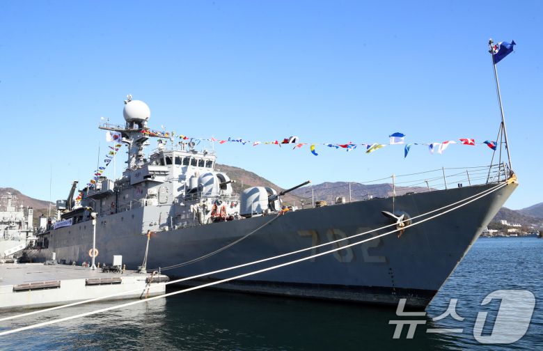 26일 경남 창원 진해구 진해 군항에서 국산 초계함 광명함(PCC·1000톤급) 전역식이 열리고 있다. 2025.12.26/뉴스1 ⓒ News1 윤일지 기자