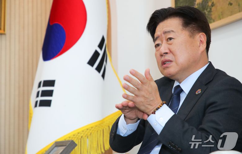 인터뷰하는 오영훈 지사/뉴스1
