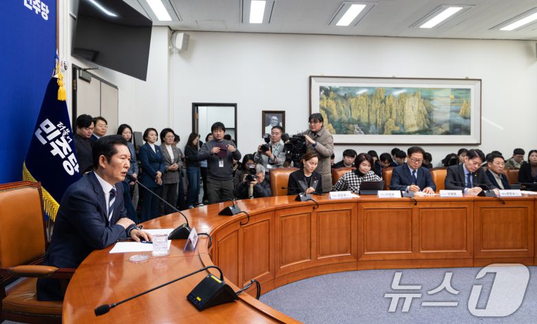 정청래 더불어민주당 대표가 26일 서울 여의도 국회에서 취임 후 열린 첫 공식 기자회견에서 발언하고 있다. 2025.12.26/뉴스1 ⓒ News1 이승배 기자