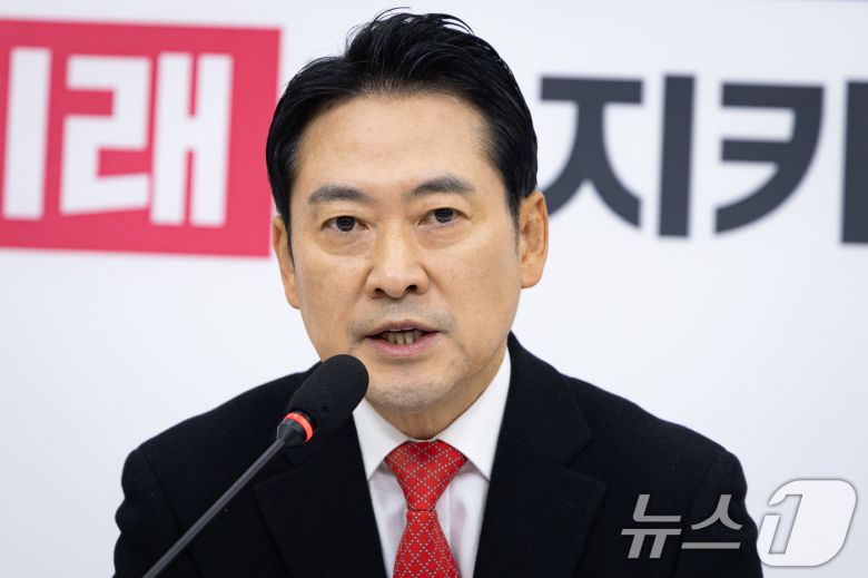 장동혁 국민의힘 대표가 28일 서울 여의도 국회에서 열린 현안 기자간담회에서 모두 발언을 하고 있다. 2025.12.28/뉴스1 ⓒ News1 유승관 기자