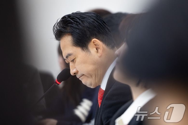 장동혁 국민의힘 대표가 28일 서울 여의도 국회에서 열린 현안 기자간담회에서 모두 발언을 하고 있다. 2025.12.28/뉴스1 ⓒ News1 유승관 기자