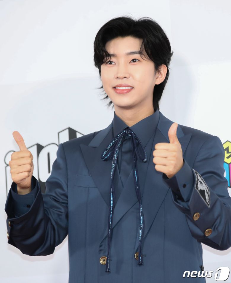 가수 임영웅이 10일 오후 인천 남동구 소래로 인천남동체육관에서 열린 '2023 더팩트 뮤직 어워즈'(2023 TMA) 레드카펫 행사에 참석해 포즈를 취하고 있다. 2023.10.10/뉴스1 ⓒ News1 권현진 기자