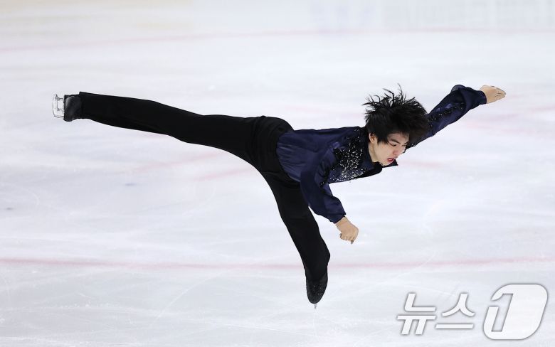 피겨스케이팅 선수 차준환이 3일 서울 양천구 목동 아이스링크에서 열린 제80회 전국남녀 피겨스케이팅 종합선수권대회에서 쇼트 프로그램 연기를 펼치고 있다. 2026.1.3/뉴스1 ⓒ News1 김성진 기자