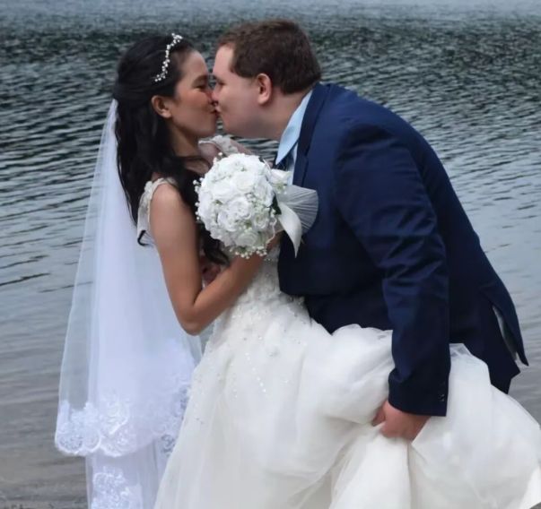 미국과 필리핀 출신의 20대 부부가 '위장 결혼'이라는 주위의 시선에 대해 고충을 토로했다. 출처=더선