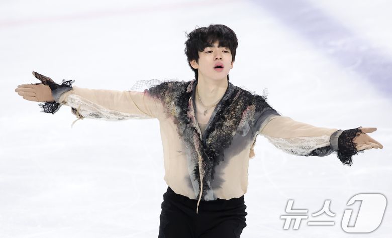 피겨스케이팅 선수 차준환(서울시청)이 4일 서울 양천구 목동 아이스링크에서 열린 제80회 전국남녀 피겨스케이팅 종합선수권대회 남자 시니어 프리 스케이팅에서 연기를 펼치고 있다. 2026.1.4/뉴스1 ⓒ News1 김성진 기자