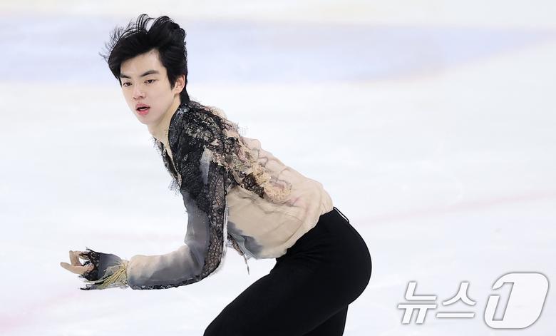 피겨스케이팅 선수 차준환(서울시청)이 4일 서울 양천구 목동 아이스링크에서 열린 제80회 전국남녀 피겨스케이팅 종합선수권대회 남자 시니어 프리 스케이팅에서 연기를 펼치고 있다. 2026.1.4/뉴스1 ⓒ News1 김성진 기자
